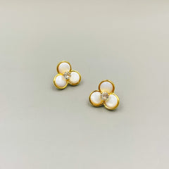 Qingdao jewelry natural shell stud earrings women's s925 silver needle personalized high-end niche versatile earrings light luxury earrings