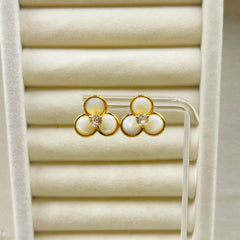 Qingdao jewelry natural shell stud earrings women's s925 silver needle personalized high-end niche versatile earrings light luxury earrings