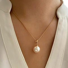 Alloy light luxury niche high-end pearl earrings necklace jewelry fashion pendant chain