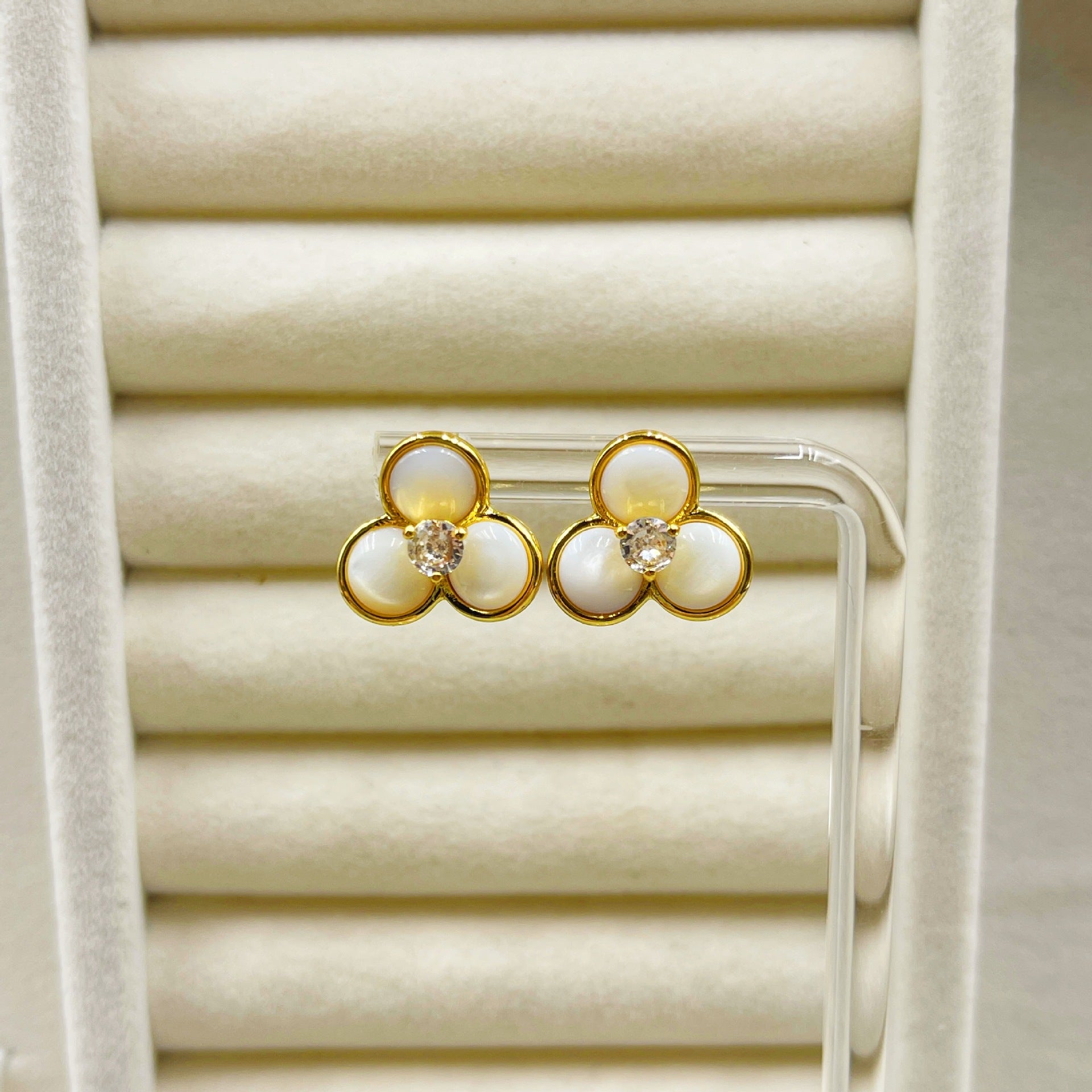 Qingdao jewelry natural shell stud earrings women's s925 silver needle personalized high-end niche versatile earrings light luxury earrings