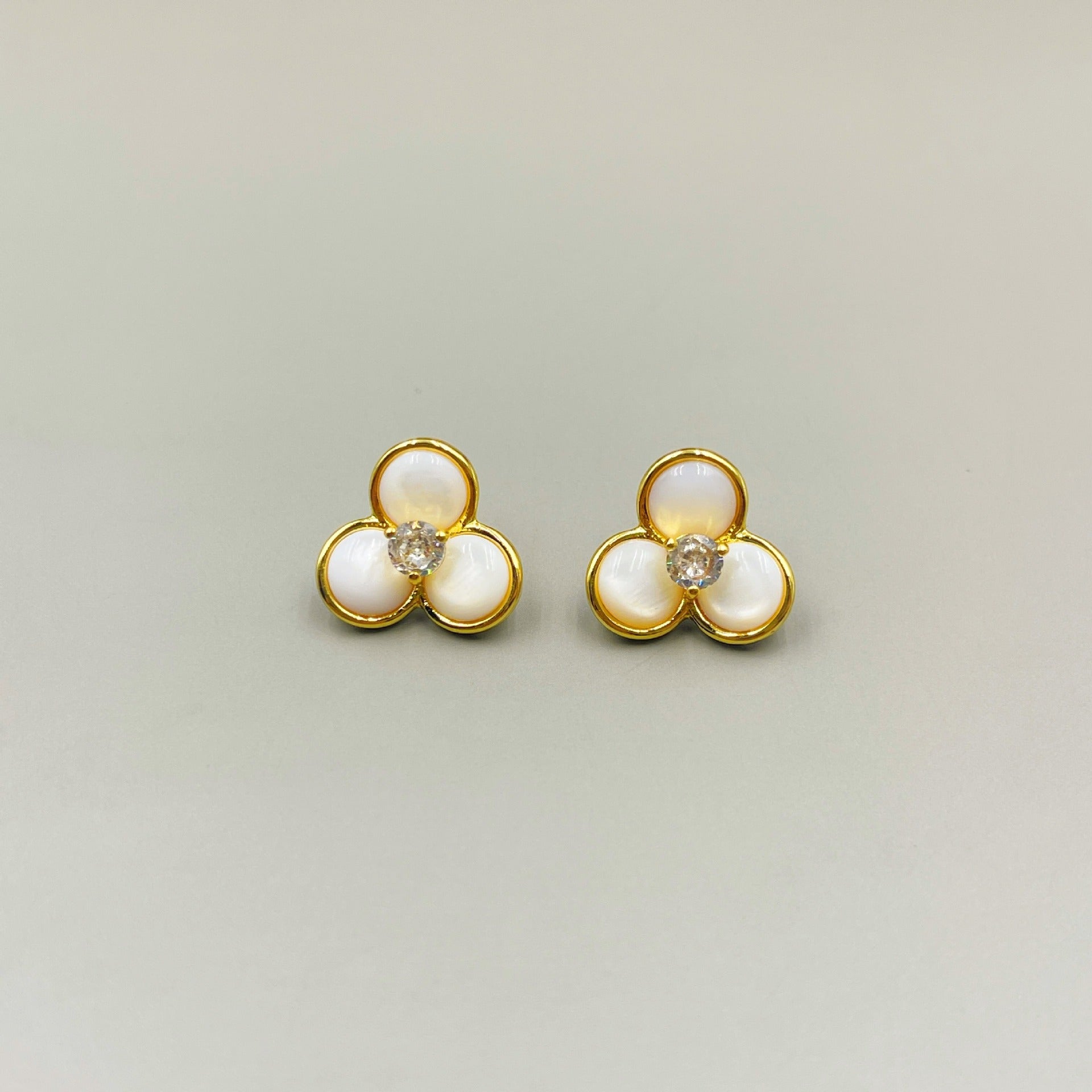 Qingdao jewelry natural shell stud earrings women's s925 silver needle personalized high-end niche versatile earrings light luxury earrings